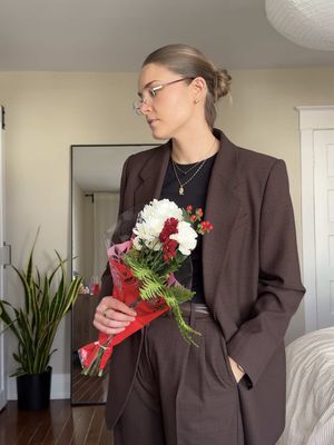 doesn’t matter how long you’ve been together, stay dating like you just met ❤️ and if you need a little help, there’s always @Uber Eats and @shoppersbeauty. save 30% on your first order of $30+ from @Shoppers Drug Mart with promo code SHOPPERS30 (max $15) #UberEatsPartner