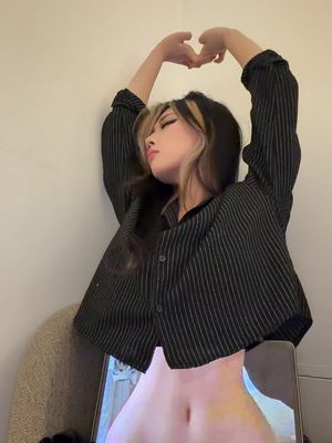 Oh sorry no workout routine, just genetics😌😌😌😼😼😼  #fyp #bodygoals #abs #waist 