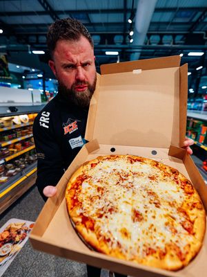 Morrisons are doing a large cooked pizza for only £6, WHAT A STEAL… but is it any good?  #foodreviewclub #cambridgefood 