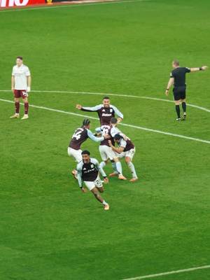 Last time out vs Arsenal 😍 #astonvilla #PremierLeague #EmiBuendía