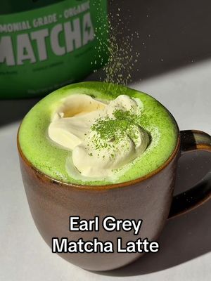 For these cozy nights in - an Earl Grey Matcha with fresh whipped cream on top 🍵🫖☁ Recipe: - 200ml of milk of choice infused with 1-2 bags of Earl Grey tea - 1 tsp matcha + 30ml war - Fresh whipped cream
