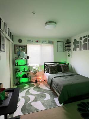 Whole lotta green #bedroommakeover #bedroominspo #bedroomdecor 