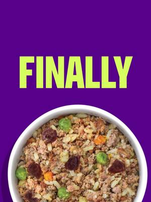 Meet your dog’s NEW obsession! 🐶💚 Wellness Protein Bowls are delicious meals crafted with high quality proteins and wholesome, visible veggies & grains in every bite. Each of our 8 unique recipes are slow-cooked to perfection, creating a mouthwatering aroma that smells just like home cooking 🌾🥕🥩 ✨Chicken, Quinoa & Pumpkin ✨Beef, Red Pepper & Egg ✨Duck, Sweet Potato & Cranberries ✨Chicken, Potato & Peas ✨Turkey, Cranberries & Peas ✨Beef, Potato & Green Beans ✨Lamb, Red Rice & Peas ✨Salmon, Whitefish & Rice #wellnesspetfood #dogfoodie #realfoodfordogs