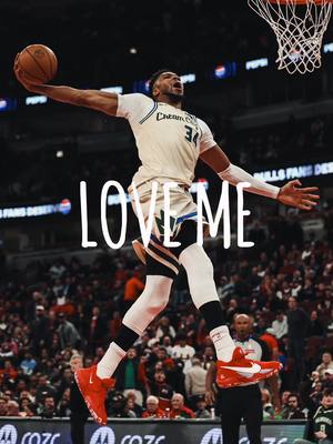 Love our Greek goat 🫶 #giannis #loveme #bucks #dunk @Giannis Antetokounmpo 