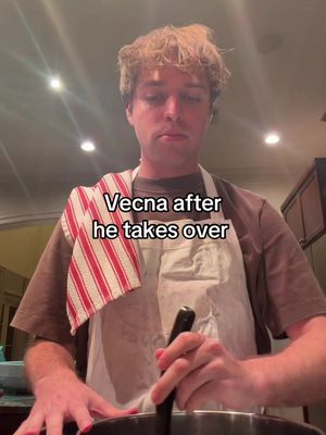 yes he does the cooking yes he does the cleaning 👏 #strangerthings 