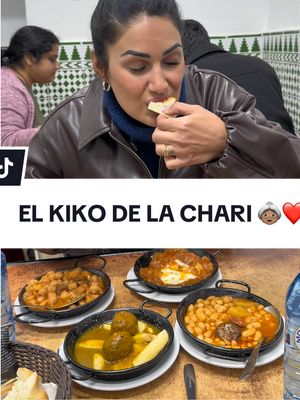 Bares que forman parte de la ciudad tanto como sus calles, y ese es el Bar Kiko de La Chari 👵🏽❤️ 📍Calle Herbolarios (1’ desde la plaza del pan) Sevilla Trabajadora incansable y desprendiendo cariño a todos sus clientes, ella te conquista por su alegría y platos. Qué suerte el que pille esas lentejas el día 31! 🤎🤎 #sevilla #tradicional #guiso #bares #restaurant