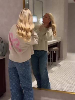 Don’t ask me for advice… you’ll end up with perfect hair 🎀✨ For bouncy curls that actually last, save this @tymo_fashiontech CurlPro Plus tutorial ⤵︎ • Insert the hair at the roots • Press the rotating button to begin • Press again to pause • Wait 4 seconds after the beep, then release The curl release is chef’s kiss every time 👩🏼‍🍳💋 Strand by strand, no tangles, no burns thanks to the anti-scald design. The dual heating barrels give long-lasting curls, and the negative ion technology keeps my hair smooth and shiny — not fried 👑 If traditional curling irons feel intimidating or your curls never hold, this one is worth watching. #tymobeauty #curlstymo #curlsbounce #partner 