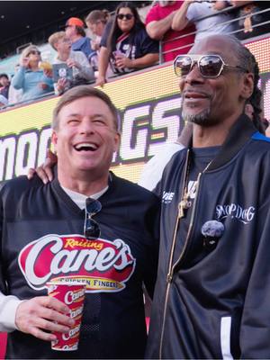 @Snoop Dogg fielding the Arizona Bowl kickoff mid interview and giving Todd Graves the play by play!
