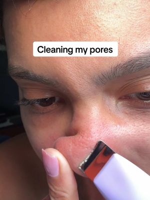 Cleaning the gunk out of my pores is so satisfying @Benefit Cosmetics 