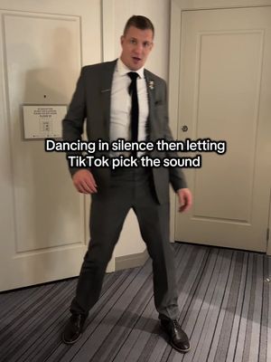 I thought there was no chance these moves would work #dancingtrend @New Year’s Rockin’ Eve 