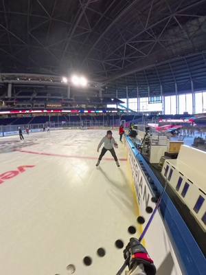 Testing the @NHL Winter Classic ice in Miami 🌴 #nhlpartner #NHL #winterclassic #pavelbarber 