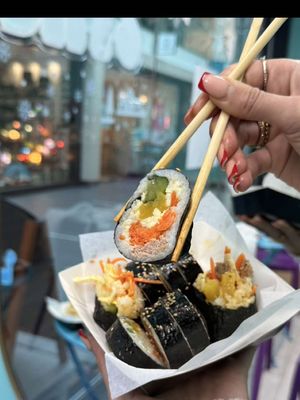 POV: you just found one of the best Korean spots in 2026 🇰🇷✨ At @leedsdays.kfood you can find hand-rolled kimbap, cheesy tteokbokki plus an entire vegan menu too! 🌱 📍Leeds Days, Central Arcade, Leeds LS1 6DX *AD #leedsbucketlist #leedsdays #leedsfood #koreanfoodie #kimbap #tteokbokki #foodfinds 