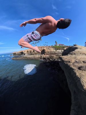 HOVERAir X1 PROMAX now available at your nearest Costco Capture epic moments, even when nobody else is around @HOVERAir Official 