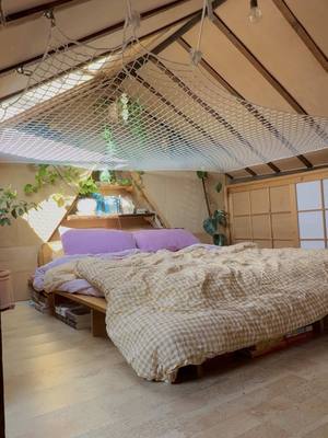 The loft net through all the seasons ☀️ 🌧️ ❄️ #loftnet #whimsicalhome #hobbit #atticbedroom #oldhouse 