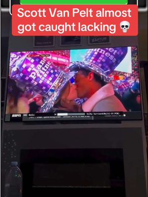 Scott Van Pelt almost got caught lacking 😭 Predict on sh*t you won't find anywhere else only on Stadium Live📲 #newyear #newyears #espn #sports #newyearseve 