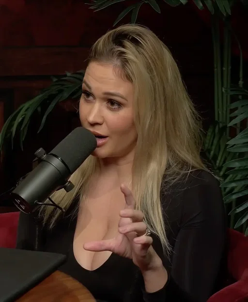 Let's start out the year with a classic 'Caption This' #FirstDate #Podcast #CaptionThis @Lauren Compton 