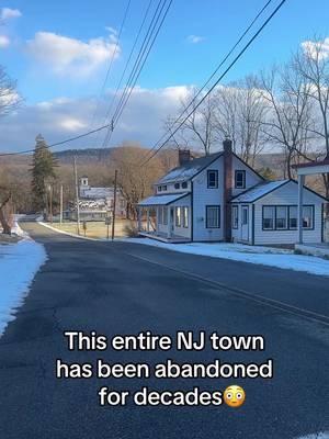 This entire NJ town has been abandoned for decades… #abandoned #ghosttown #newjersey #walpack #urbex 