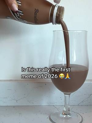 Ronaldo drinking chocolate milk >>>> 6 7 meme #2026 #ronaldo