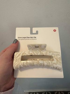 Loving my @lululemon extra large hair clip #lululemonhairclips #workout #pilates #yoga