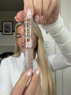 AD Putting @MaybellineUK body mascara to the test and it did not disappoint 😍✨ #bodymascara 