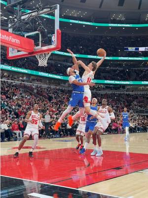 OH MY MATASSSSSS 🤯 #dunk #poster #highlights #chicagobulls #matasbuzelis 