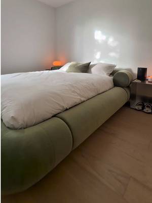 is this the coziest bed ever? 🛌 #newapartment #interiorinspo #cozyfurniture 