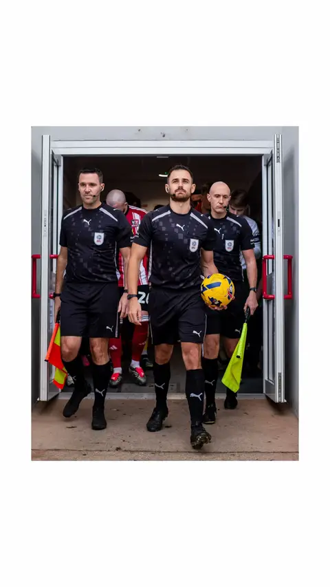 Photos from a few weeks back whilst shooting for Barnsley as they travelled to the South West to play Exeter City in Sky Bet League One 🚍  #barnsley #exetercity #photography #football #photos