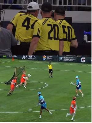 The refs can have a good laugh too 😂🤣