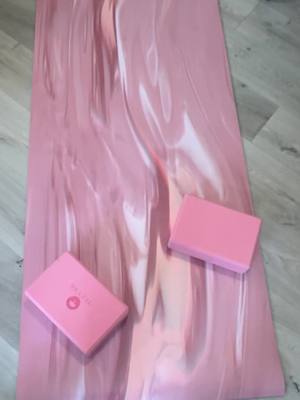 Was soo to get my @lululemon mat. I got the 5mm one 💕 #yoga #pilates #lululemonyogamat 