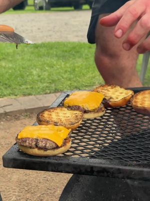 Charcoal cheese burgers 🍔 