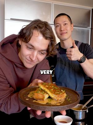 How would a fine dining chef make a grilled cheese sandwich? To answer this question I met up with @Jasmine & Musashi  who made me this very delicious sandwich 😋. 