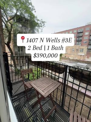 Took a first time buyer client to see this amazing 2 bed, 1 bath in Old Town. I had walked passed Gaslight Court a thousand times and always wondered what the condos looked like inside. Needless to say I was thoroughly impressed. It was the ultimate spot for a first time buyer and couldn’t have been cuter! Sold for $390,000 Listed by Patrick Hechinger #ChicagoRealEstate #ChicagoRealtor #DreamSpace #CityLiving #ForSaleChicago   