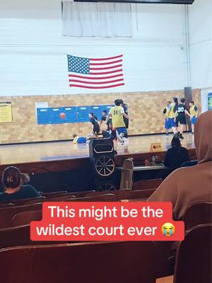 This court is giving Troy Bolton vibes 😂 (via @Pumkineater123) #basketball #funny #theatre #highschoolmusical 