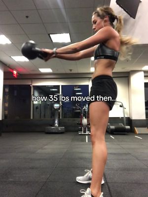 I teach people how to get strong & burn fat right at home. Come join me 🙌🏻 #kettlebellworkout #workoutsforwomen #absworkout #kettlebellswings #transformation 