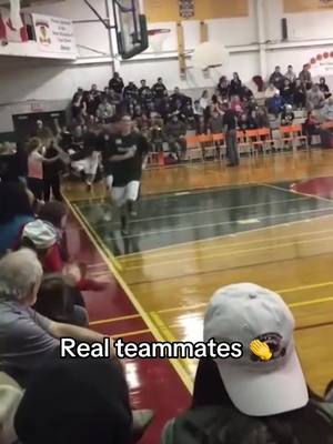 They all got back up 🤞 (via Aaron McMullin/FB) #basketball #dearbasketball #throwback 
