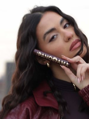Burgundy lashes. Matching fit. Main character energy with the new panorama chromatic mascara by @L’Oréal Paris 💄 #lorealparismakeup #panoramamascara #lashes #eyedefinition