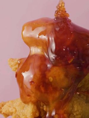 ⚠️ SAUCY CONTENT: Succulent chicken + 5 new dips = Taste buds tickled 🔥 Hot Maple 🍯 Honey & Mustard 🙌 Chickynaise 🍍 Pineapple & Habanero 👌 Cajun Mayo