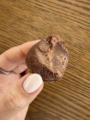 Nesta altura do ano há sempre muitas sobras no meu frigorífico :) Não sou a favor do desperdício mas também não sou a favor de andar a comer uma fatia de bolo todos os dias 😬 Esta solução é perfeita para mim! Diz-me se já experimentaste 🤓