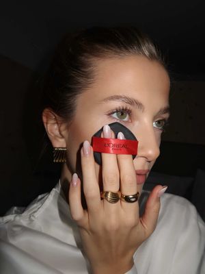 the newest korean makeup trend came to Switzerland - the @L’Oréal Paris cushion foundation in all the perfect shades 🤍 would you try it? #lorealparisCH #cushion #foundation #makeup #ad