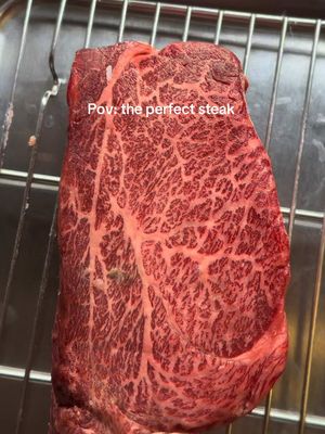 Denna blev galen! Wagyu filet, peppercorn sauce, frites. 🤤 Kommentera för tillvägagångssätt 🙏🏽 #steakfrites #steak #wagyu #oxfile #middag