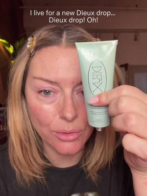 @Katiejanehughes speechless over the texture of our new Skin Mercy Recover Cream? We'll take it! ✨ So many treatment focused and OTC products feel greasy or sticky. We knew when tackling this formula, we didn't want to sacrifice texture, because, let's be honest, you're more likely to use a product when you, well, like using it! The result is a product that is both luxurious and effective for calmer, soothed skin. 