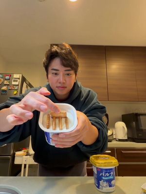 Trying the viral 2-ingredient high protein homemade “cheesecake” using coconut sable and greek yogurt! #viralrecipe #tastetest #japan #cheesecake #Recipe 