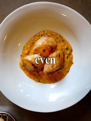 We keep coming back to the table, even when we don’t know what we’re hungry for. #anthonybourdain #reflection #food #cooking #scallops 