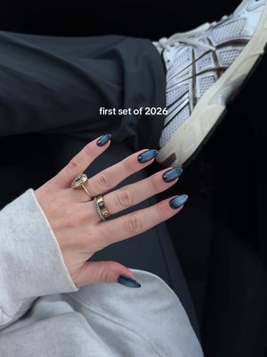 Blue aura nails to start off 2026💅🏼 @Paola  #naturalnail #nailinspo2026 #nailinspo #naildesigns 