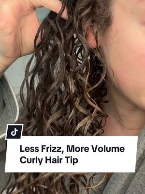 How I get less frizz, more volume 💕 @Curlfriend Collective  #curlyhairroutine #curly #curlyhair #curlsroutine #curlyhairtips 