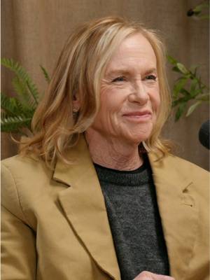😂😂😂 The ending of Weapons is absolute insanity. What an incredible, and strangely cathartic, ending. Amy Madigan talks about filming the Aunt Gladys ending and how it was “fun” for the kids. Spoiler warning. 🚨🚨 This clip is part of a longer conversation that we had for my “On Film…With Kevin McCarthy” podcast. Link in my bio to find the show on YouTube, Apple Podcasts or Spotify. Or search the show name wherever you get your podcasts. #weapons #auntgladys #amymadigan #zachcregger #filmmaking 