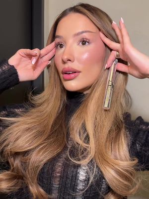 Die @YSL Beauty Lash Latex wurde Neu aufgebaut und genau das sieht man auch. Im Jahr 2026 setzen wir auf Lange Wimpern und genau das zaubert die Mascara.  Mein neues Lashworkout 🖤 @YSLBeauty @Marionnaud Switzerland #yslmakeup #makeup #lashlatex #ad