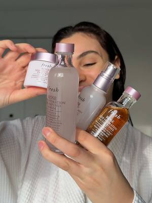 Ma peau avait besoin d’un vrai shot d’hydratation et je l’ai confiée à Fresh. Le glow que ça me donne est presque indécent. @Fresh Beauty #ad 🌸 Hydratation intense, peau repulpée, barrière renforcée, jusqu’à 72 h de confort. La gamme Hydratation Intense à la Rose de Fresh en exclusivité chez @sephoracanada 💓 #sephora