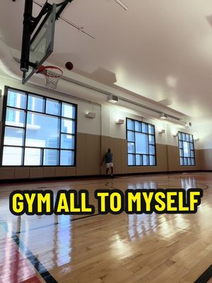 There’s no better sound than ALL NET! Tag someone who is lights out from 3 👀🏀 #nyc #basketball #hooper #fitness 