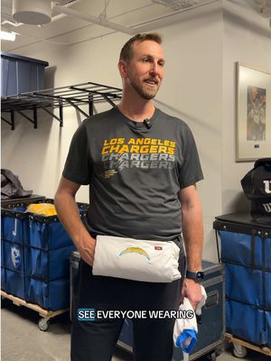 how do nfl hand warmers work? #nfl #equiment #handwarmers #chargets #football 